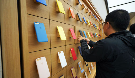 Apple新宿でiPhone 8 (PRODUCT)RED Special Editionをチェック