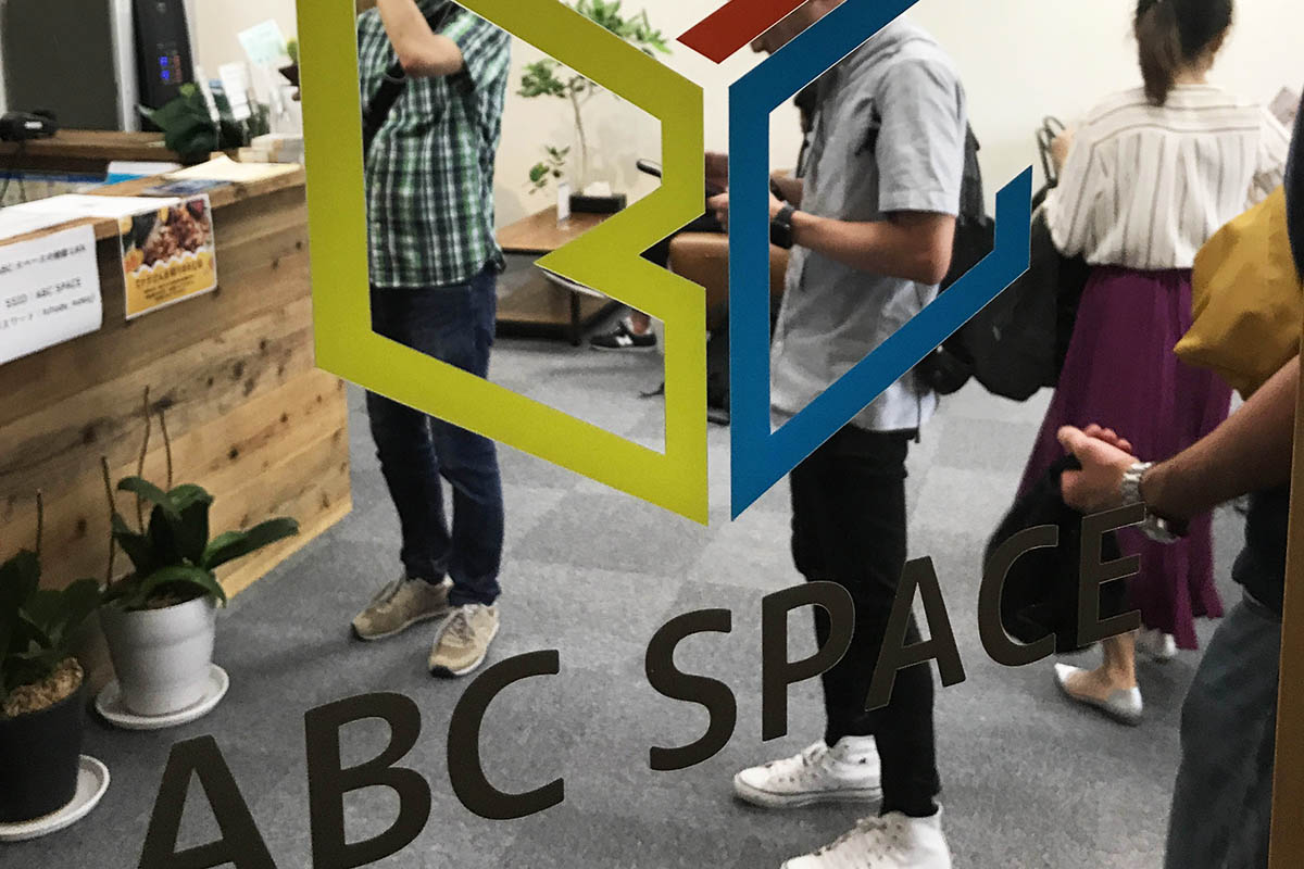 ABCスペースの扉