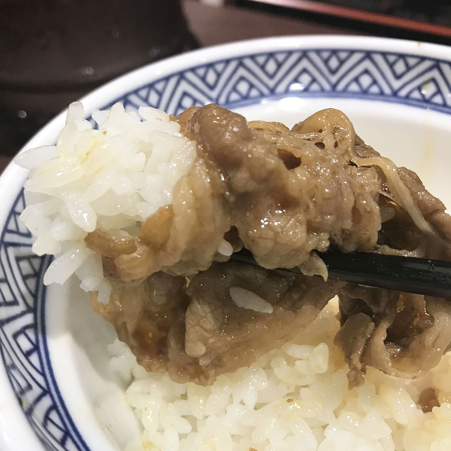 吉野家 牛すき鍋膳 肉でご飯を巻いて…