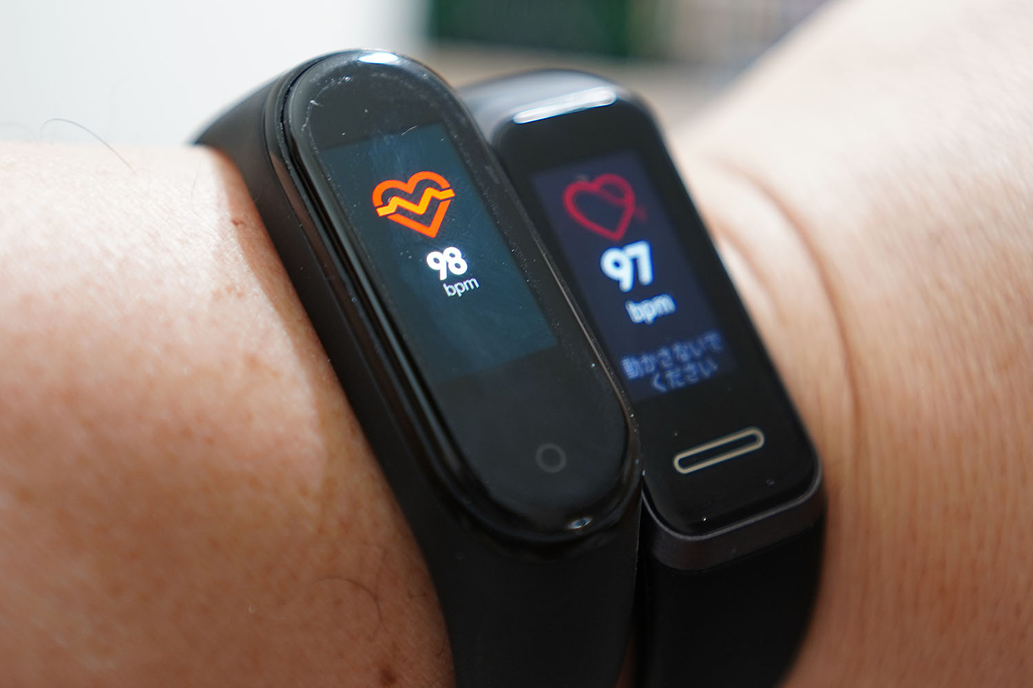 HUAWEI Band 4とXiaomi Mi Band 4 心拍数を同時に表示してみた