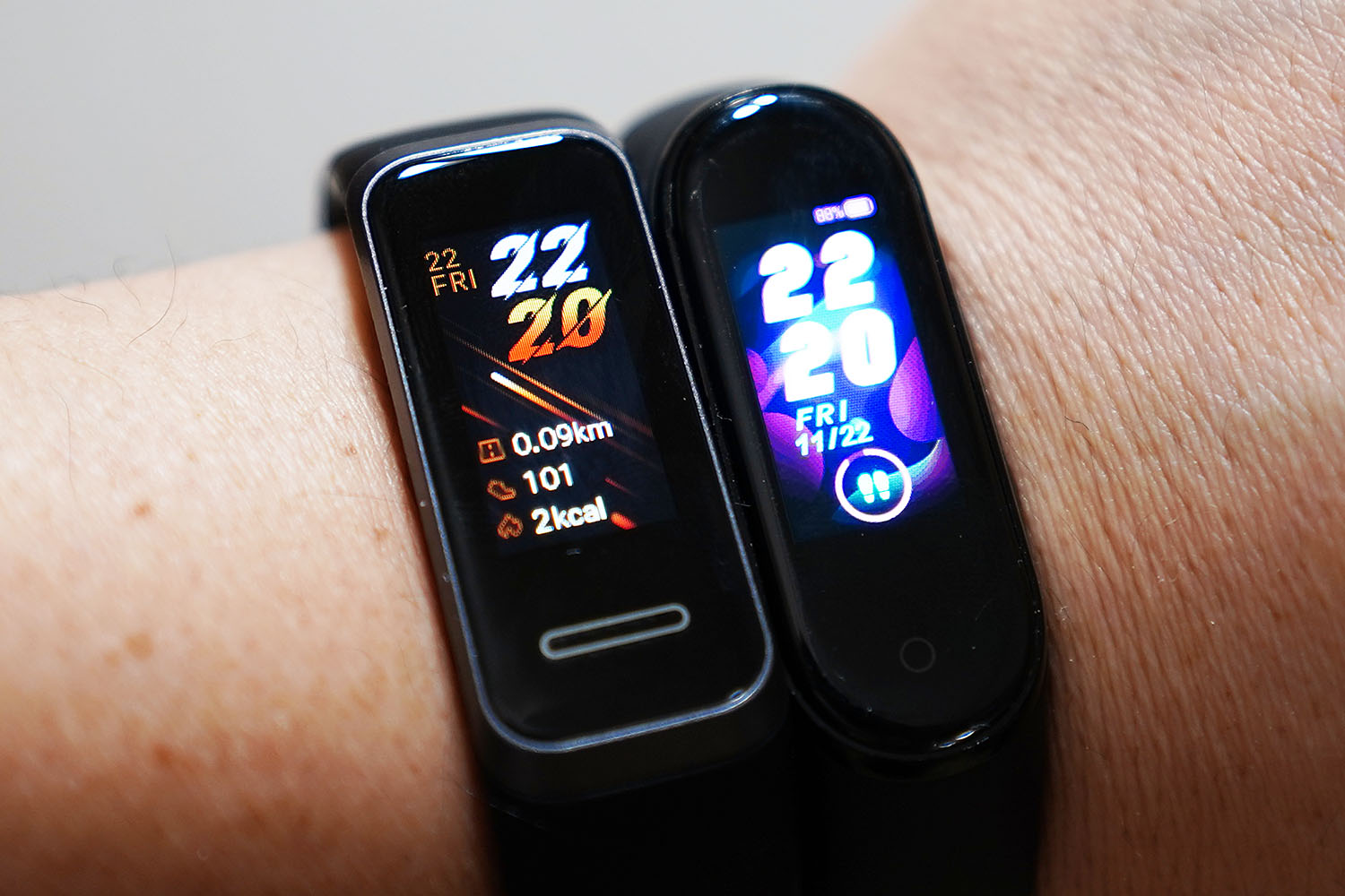 HUAWEI Band 4とXiaomi Mi Band 4