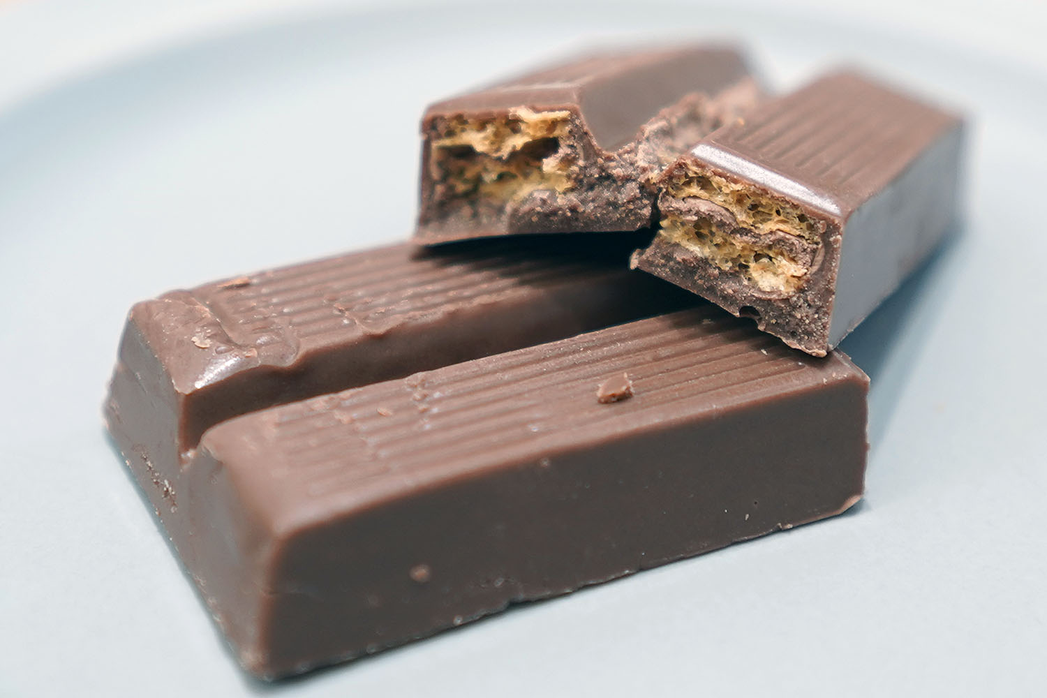 ホワイトチョコレートとウェハースの組み合わせ。味と栄養成分のバランスがナイス