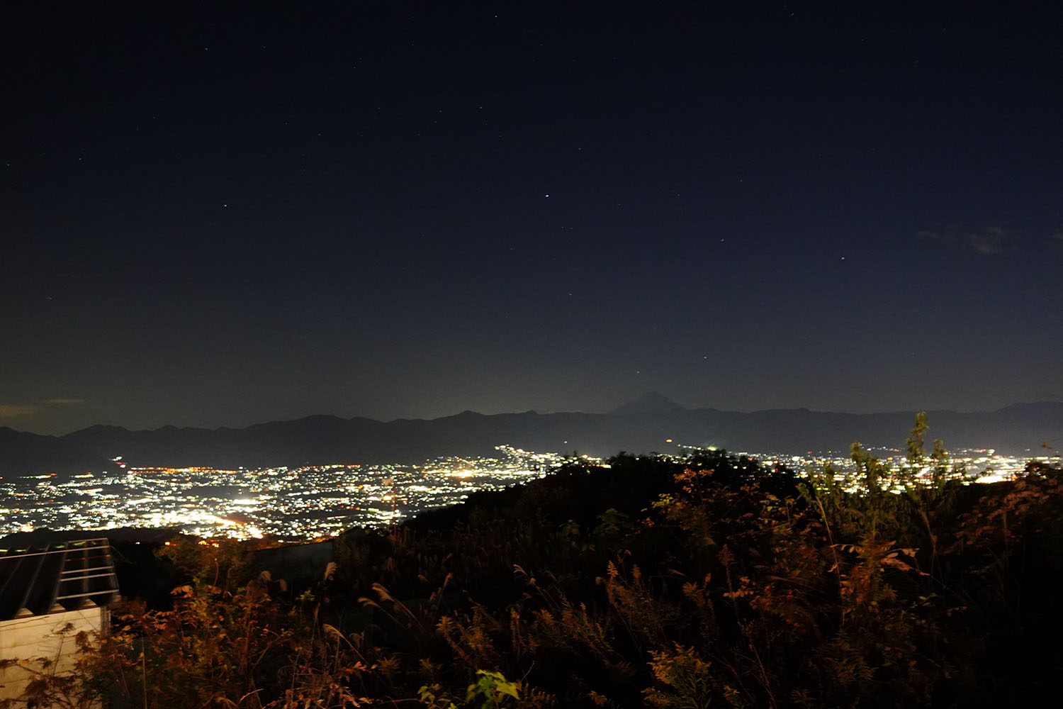 ほったらかし温泉からの夜景(富士山)