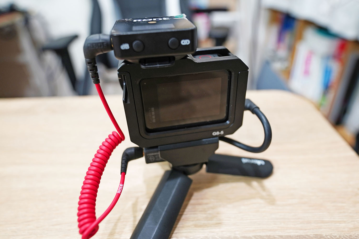 ulanzi G8-5 Vlog CageにRode Wireless Goを装着（背面）