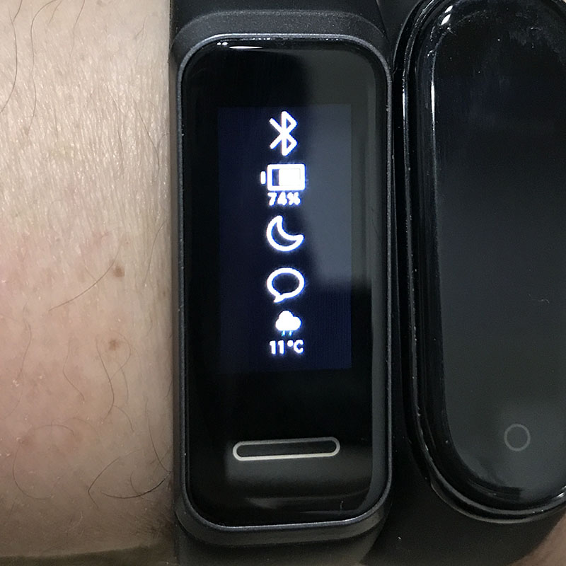 HUWAEI Band 4 ホーム画面をタップしたところ