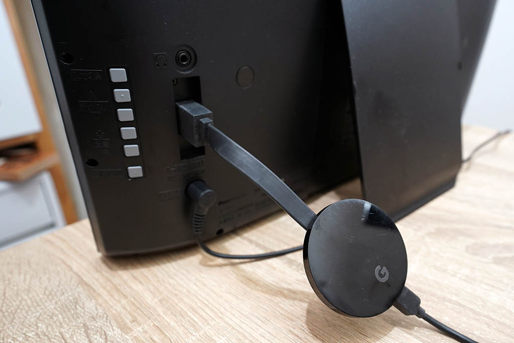 プライベート・ビエラ：ディスプレイ部裏面のHDMI端子にGoogle Chrome Cast Ultraを接続してみた