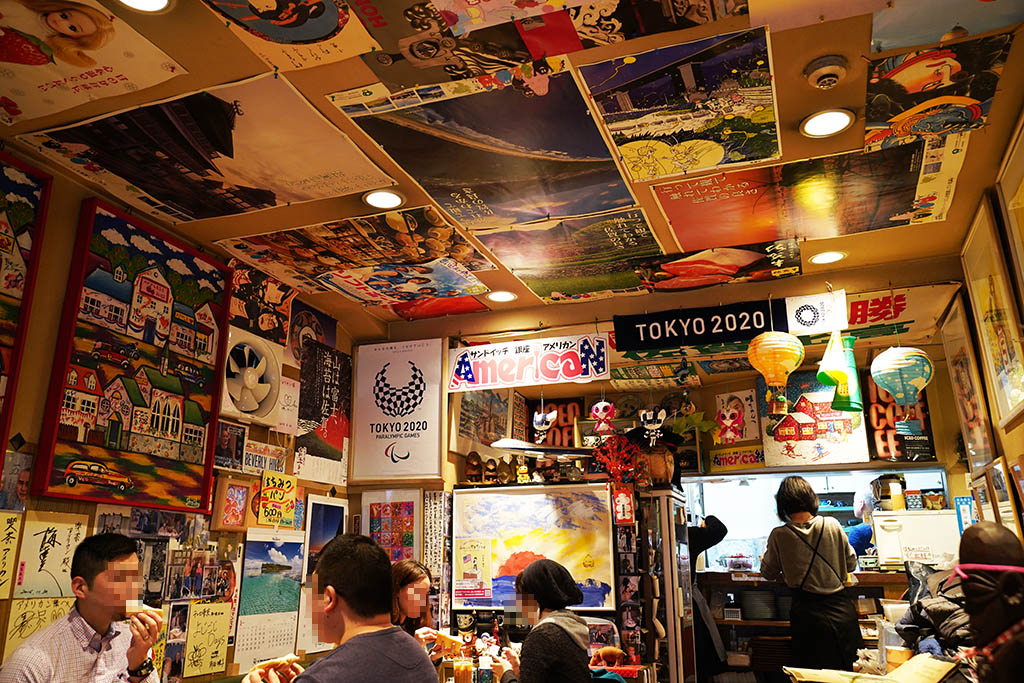 喫茶アメリカン店内1