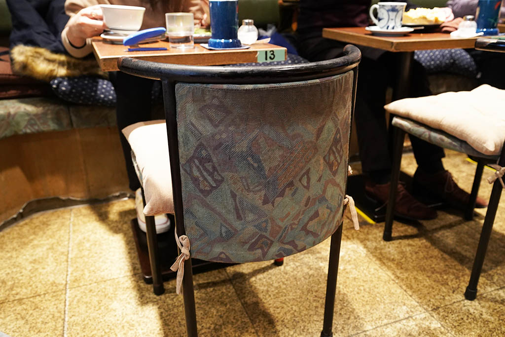 喫茶アメリカン店内:椅子