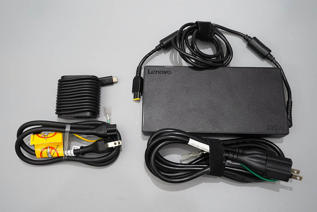 Legion Y740(15):DELL XPS 13とのACアダプタ比較