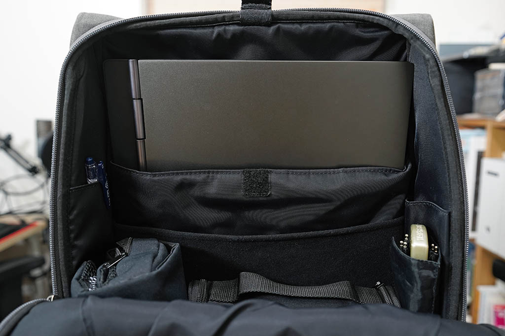 Legion Y740(15):ひらくPCリュックに収納したところ