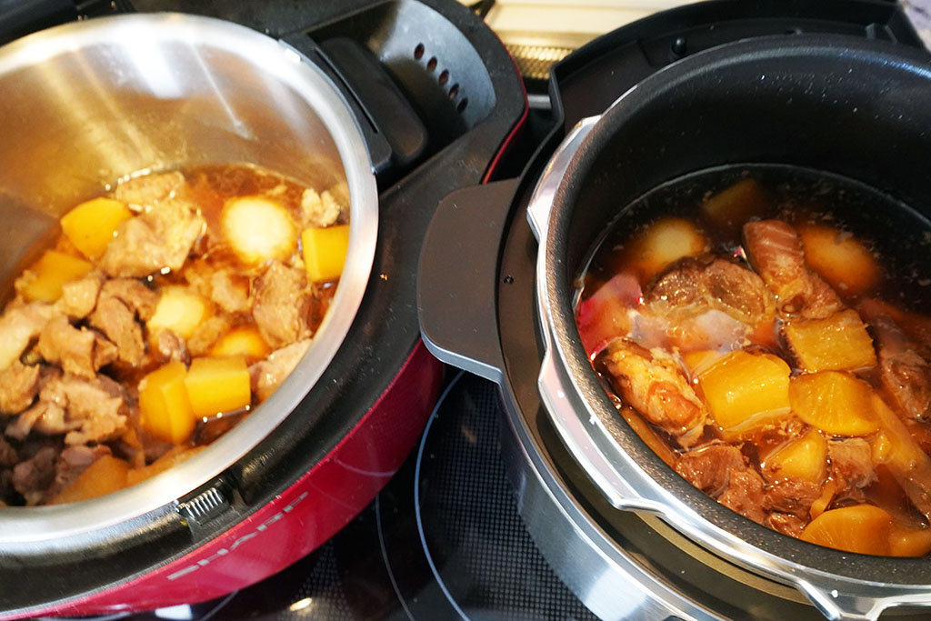 完成した豚大根煮。左がホットクック、右がパナソニックの電気圧力鍋