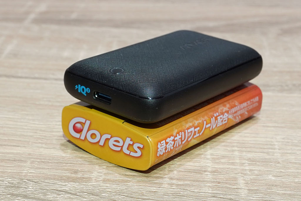 まさにクロレッツサイズ。Anker PowerPort Atom III Slim