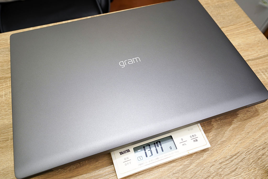 LG gram 17Z90N：本体の重さは1317g