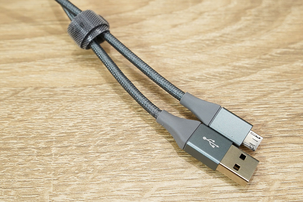 Amazonベーシック：USB Type-A to Microケーブル先端