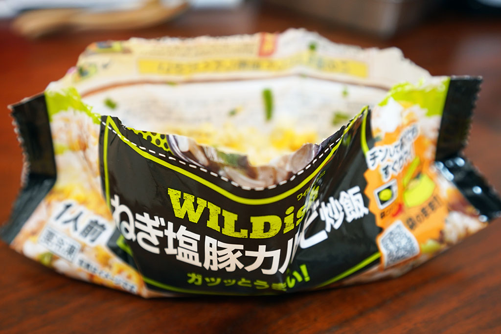 マルハニチロ Wildish 「ねぎ塩豚カルビ」の袋を開けた所