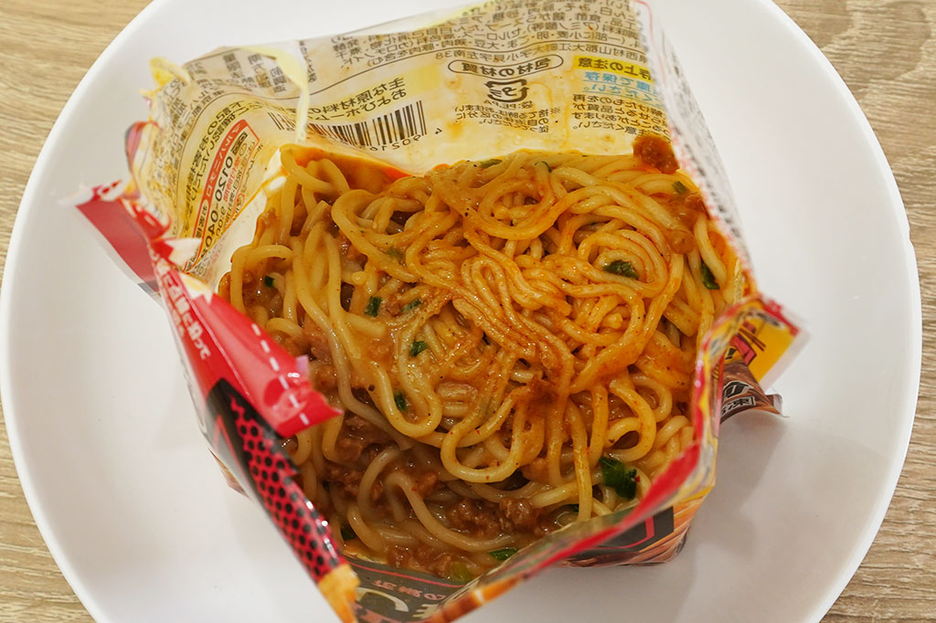 マルハニチロ Wildish 「汁なし担々麺」チンした直後