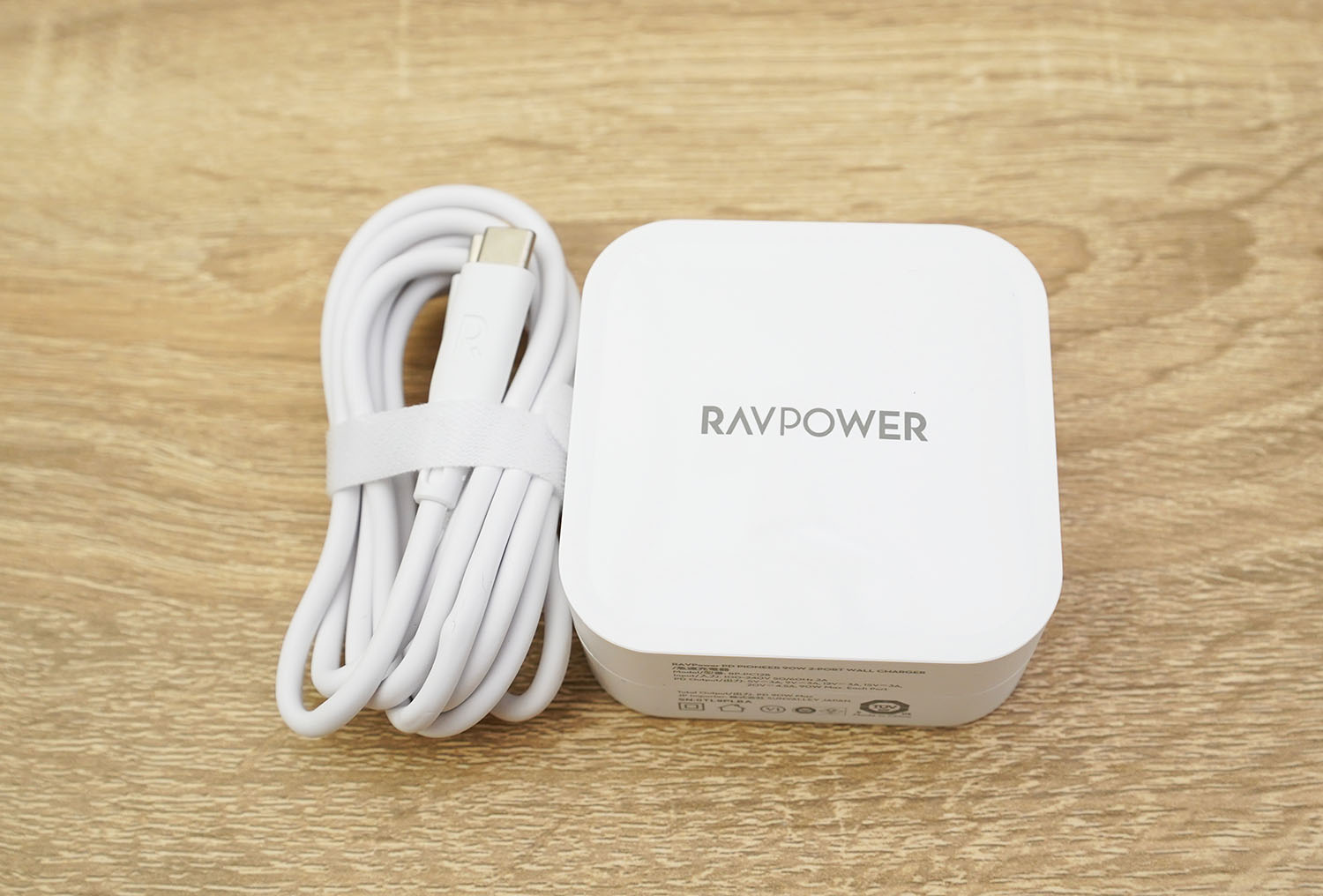 RAVPower RP-PC128：このモデルだけUSB Type-C to Cケーブルが付属します