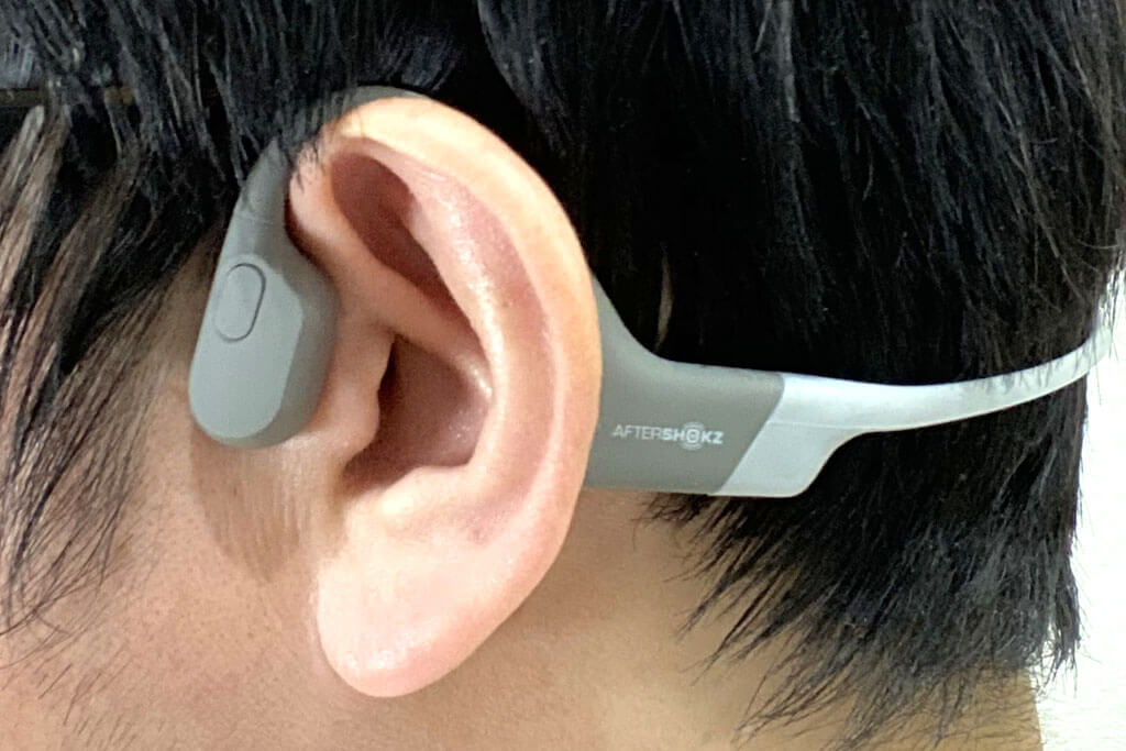 AfterShokz Aeropex：装着シーン