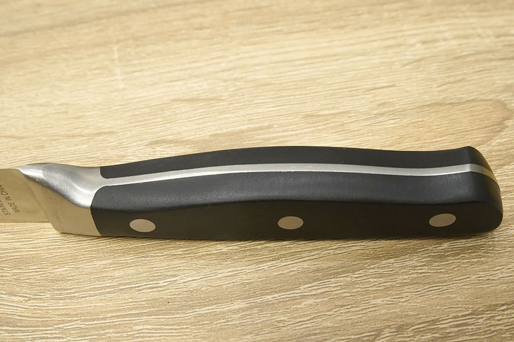 Amazonベーシック：プレミアム ステーキナイフは造りがとてもしっかりしています