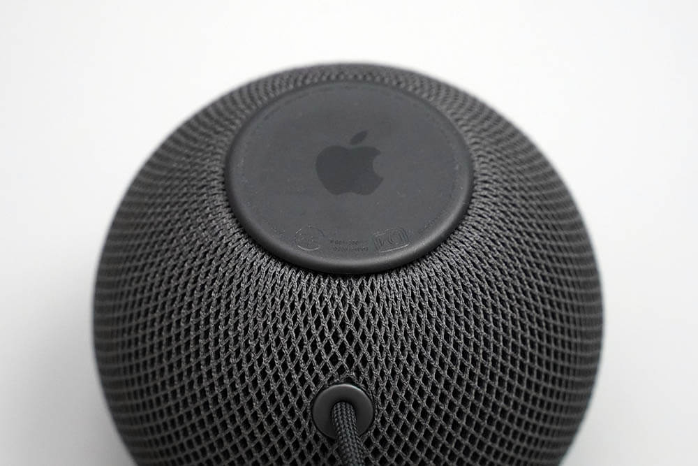 HomePod mini：底面にアップルマーク