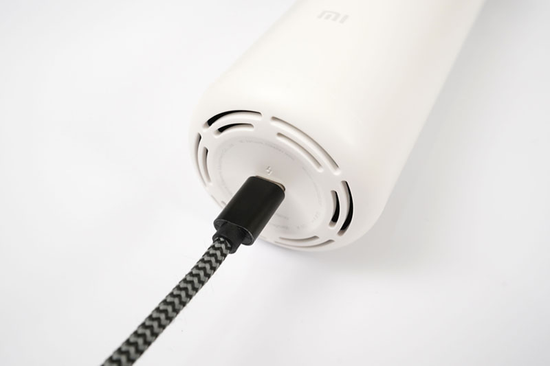 Mi ハンディクリーナー ミニ：USB Type-Cケーブルでの充電