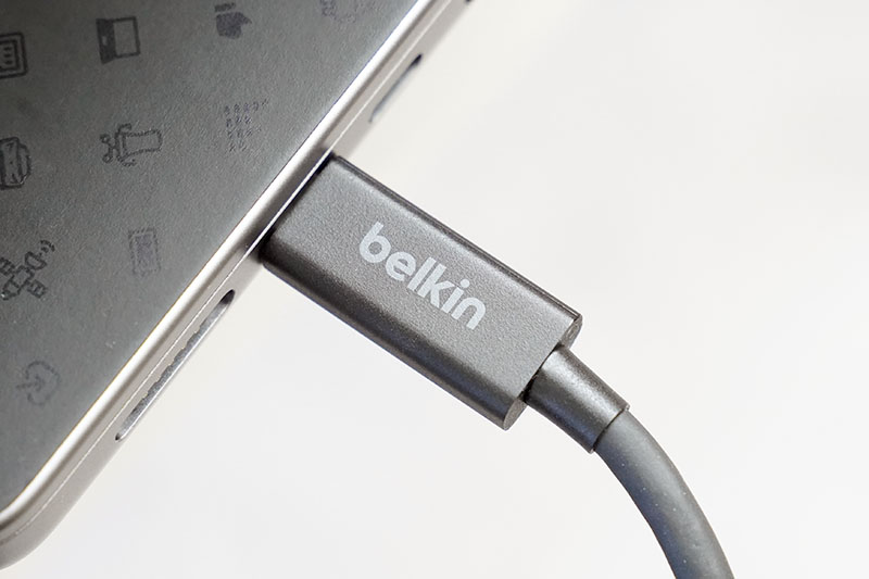 Belkin TB4ケーブル 2m（別売）コネクタアップ